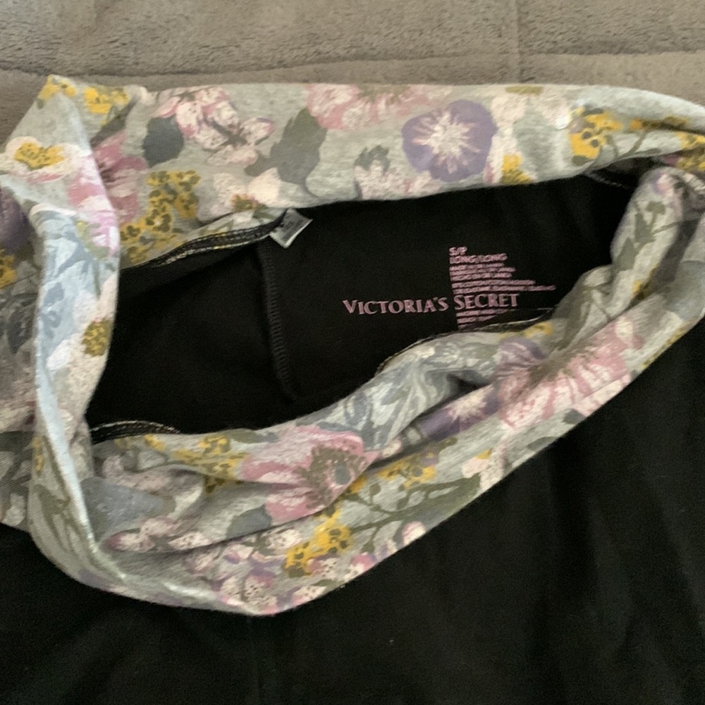 Pretty American Eagle floral yoga pants Size Small Long - Picture 3 of 4